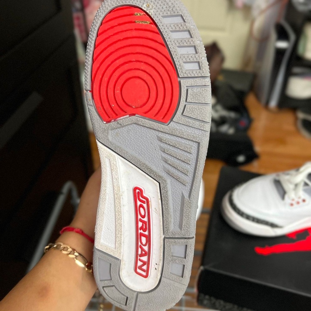 Fire Reds RETRO 3s - Picture 2 of 2